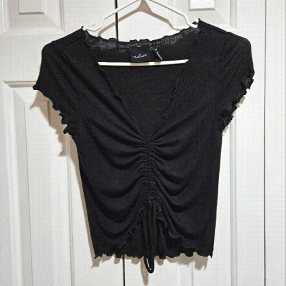 URBAN Outfitters Black Cinched Tee with Lettuce Hem Bottom and Sleeves Size Med